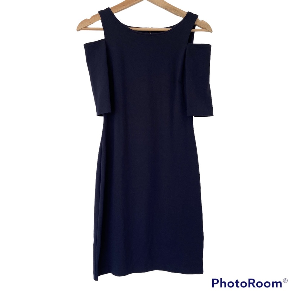 VINCE CAMUTO NAVY COLD SHOULDER SHIFT DRESS WITH GOLD ZIPPER CLOSURE, SIZE 2